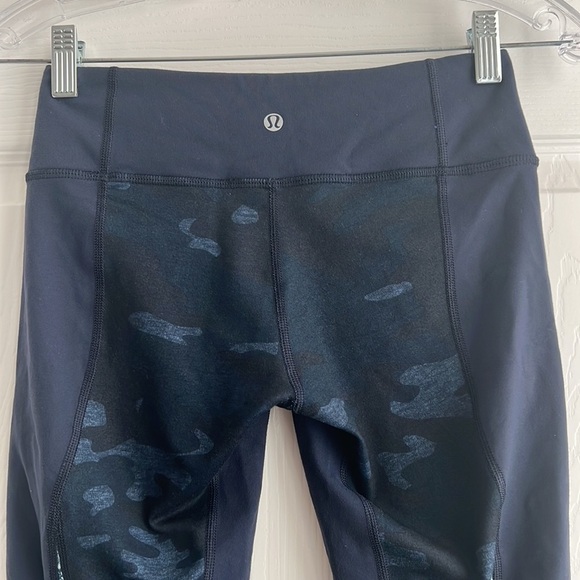 Lululemon Wunder Under Crop Full-On Luon Size 4 in Camo Blue - Picture 6 of 12